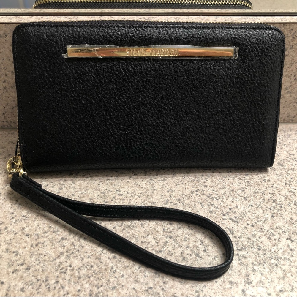 Steve Madden wristlet wallet